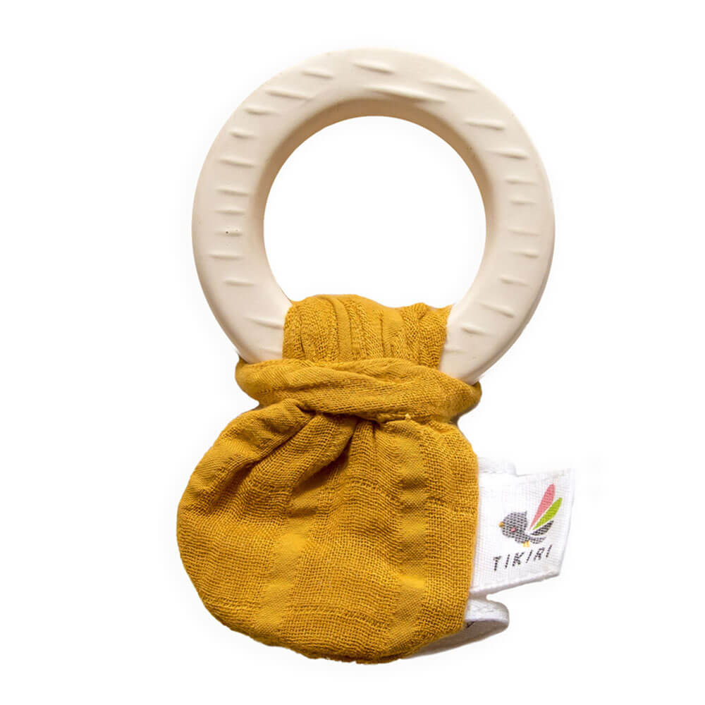 Teether in gomma naturale tikiri con cravatta mussola